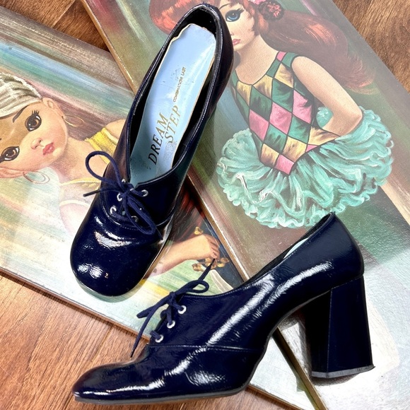 Vintage Shoes - Vintage 🌸 60s 70s Navy Pat Leather Square Toe Chunky Heel